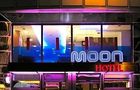 Hotel Moon