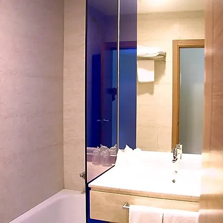 Moon Hotel 2*